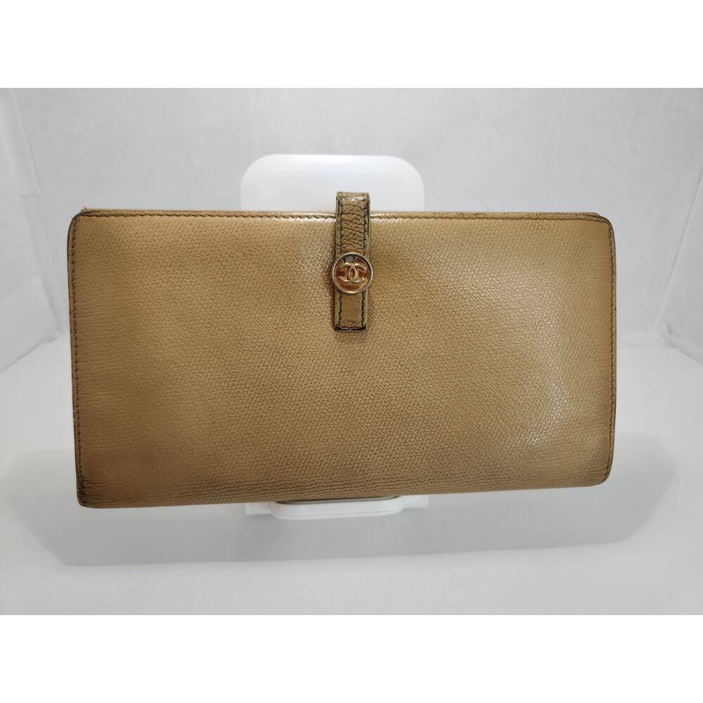 Chanel Vintage Beige Leather Wallet Clutch Authentic CC‎ Logo Snap Closure